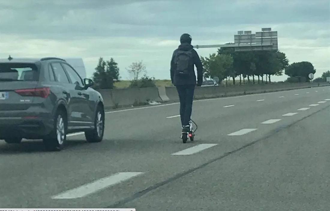 À trottinette sur l'autoroute ! 
